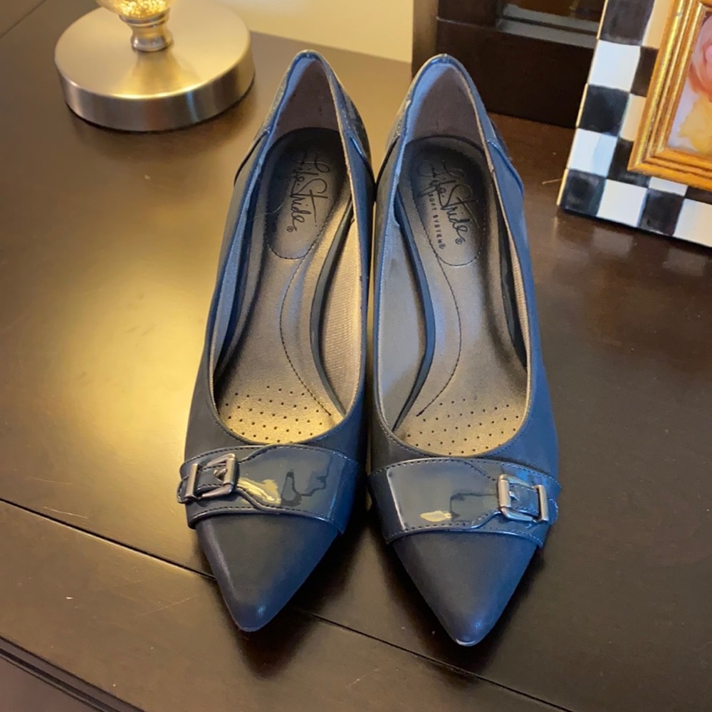 Life Stride Navy Pumps